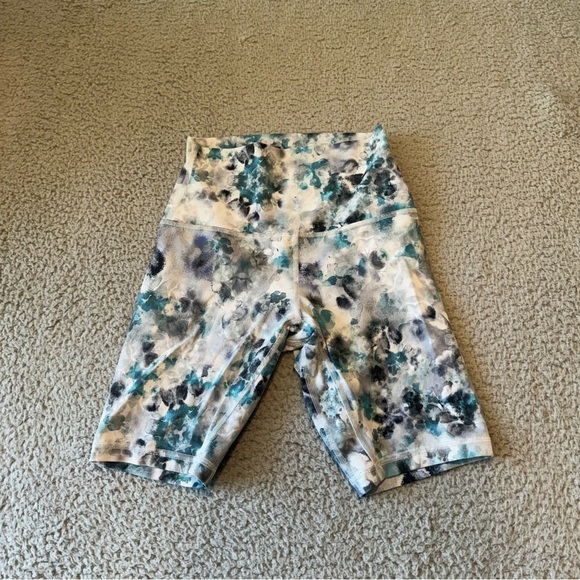 Lululemon Womens Align High-Rise Short 8" Kaleidofloral Multi Shorts Size 4 - Picture 1 of 8